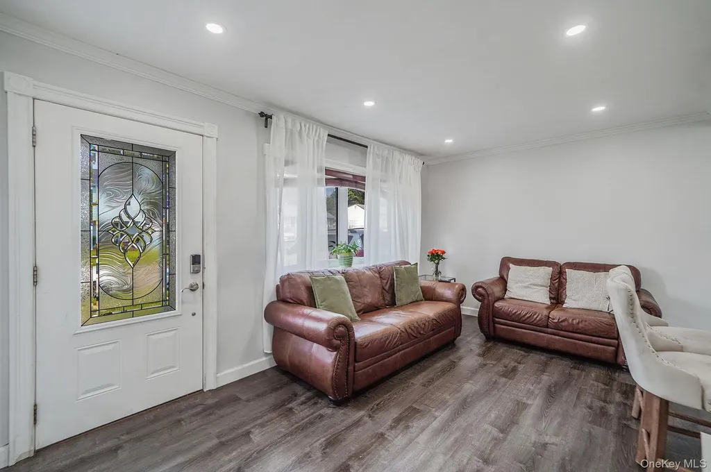 31 Pine Street Central Islip NY 11722