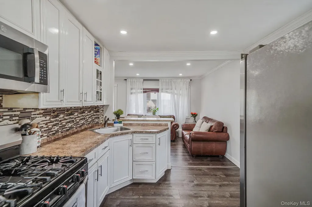 31 Pine Street Central Islip NY 11722