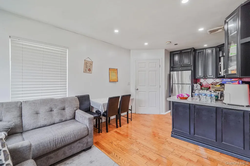 31 Pine Street Central Islip NY 11722
