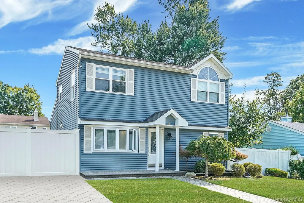 31 Pine Street Central Islip NY 11722