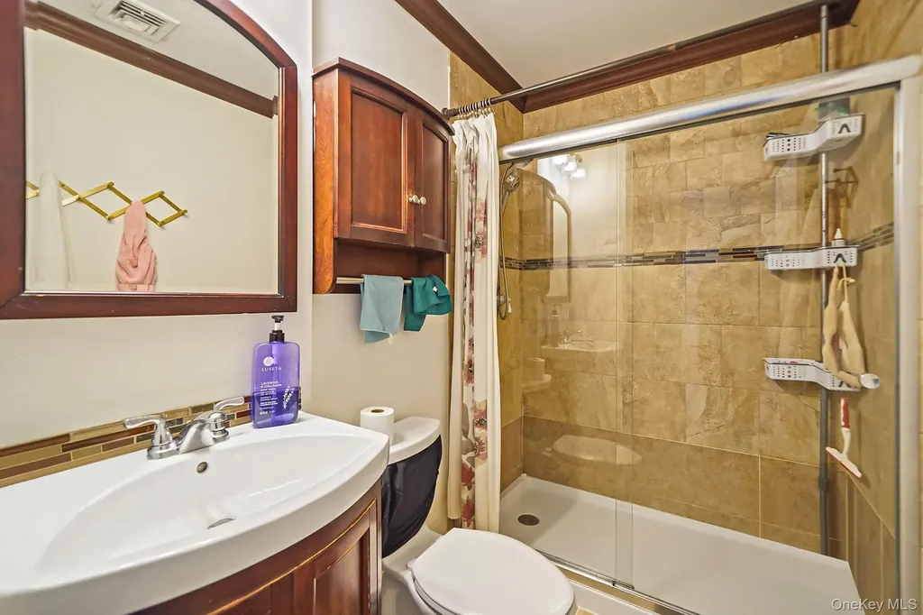 31 Pine Street Central Islip NY 11722