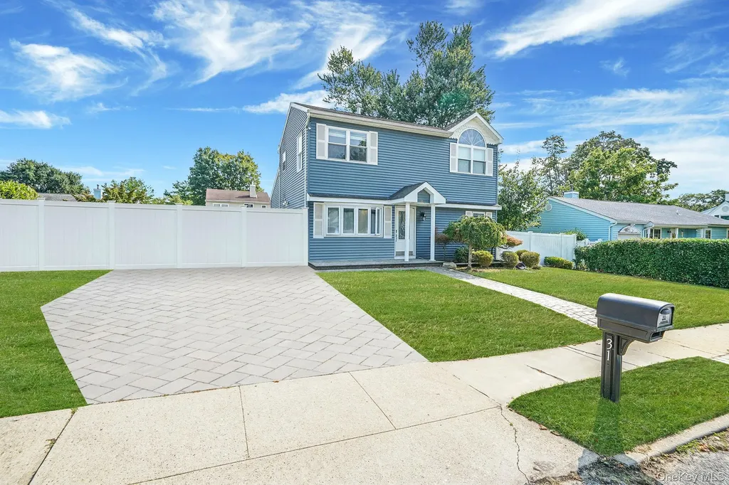 31 Pine Street Central Islip NY 11722