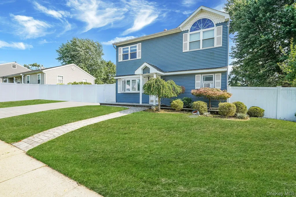 31 Pine Street Central Islip NY 11722