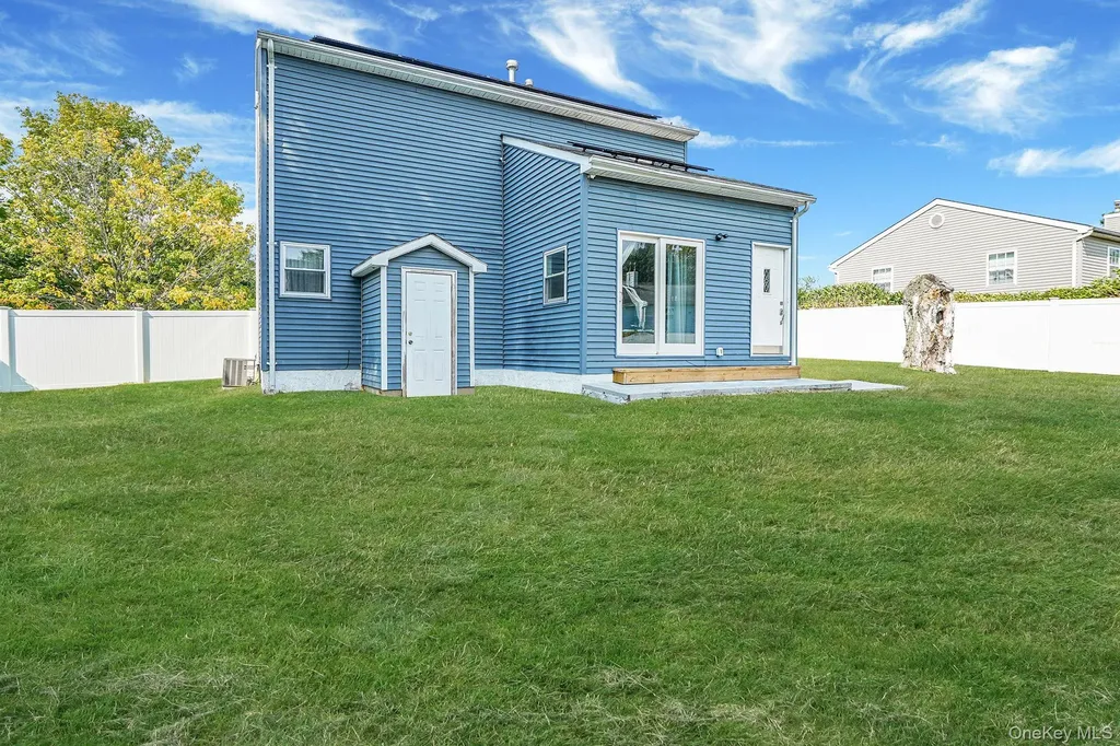 31 Pine Street Central Islip NY 11722