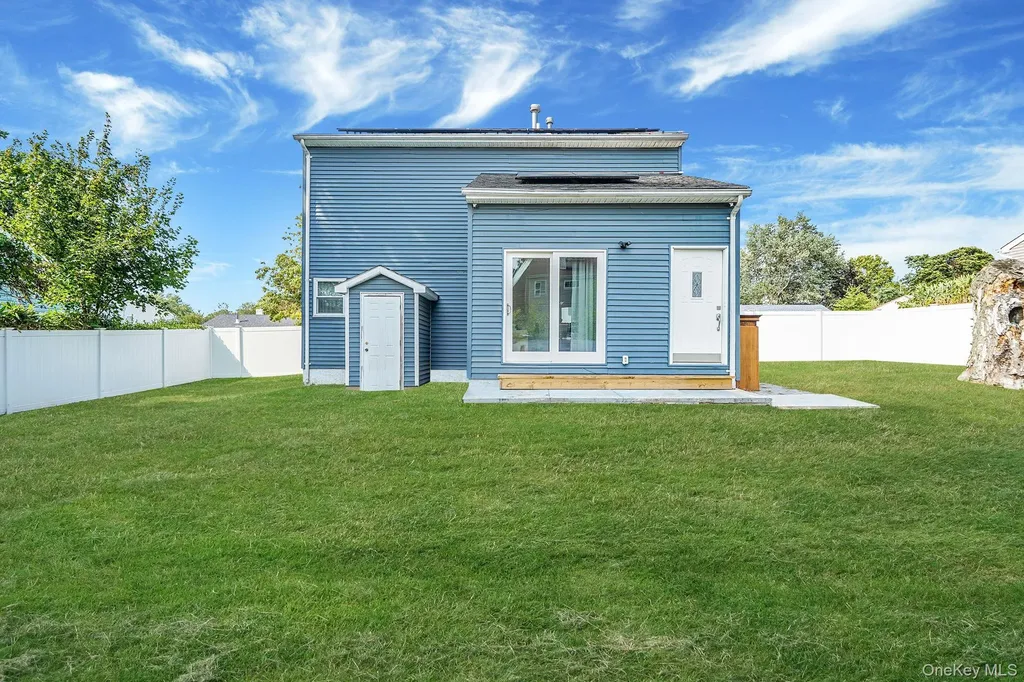 31 Pine Street Central Islip NY 11722