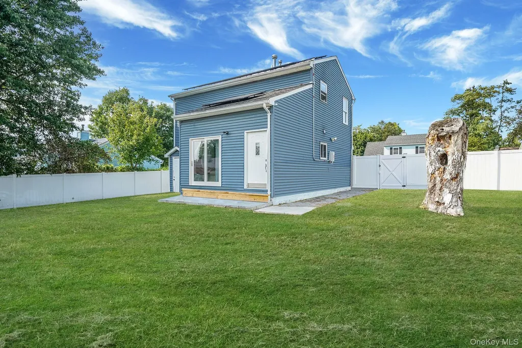 31 Pine Street Central Islip NY 11722