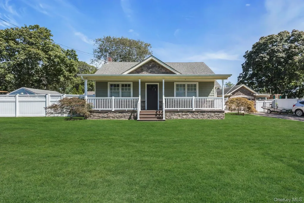 9 Arkays Avenue East Islip NY 11730