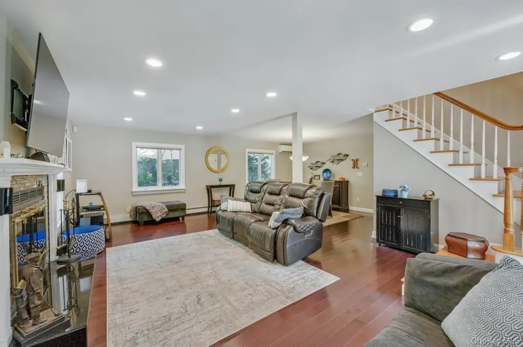 1 Deepdale Drive Commack NY 11725