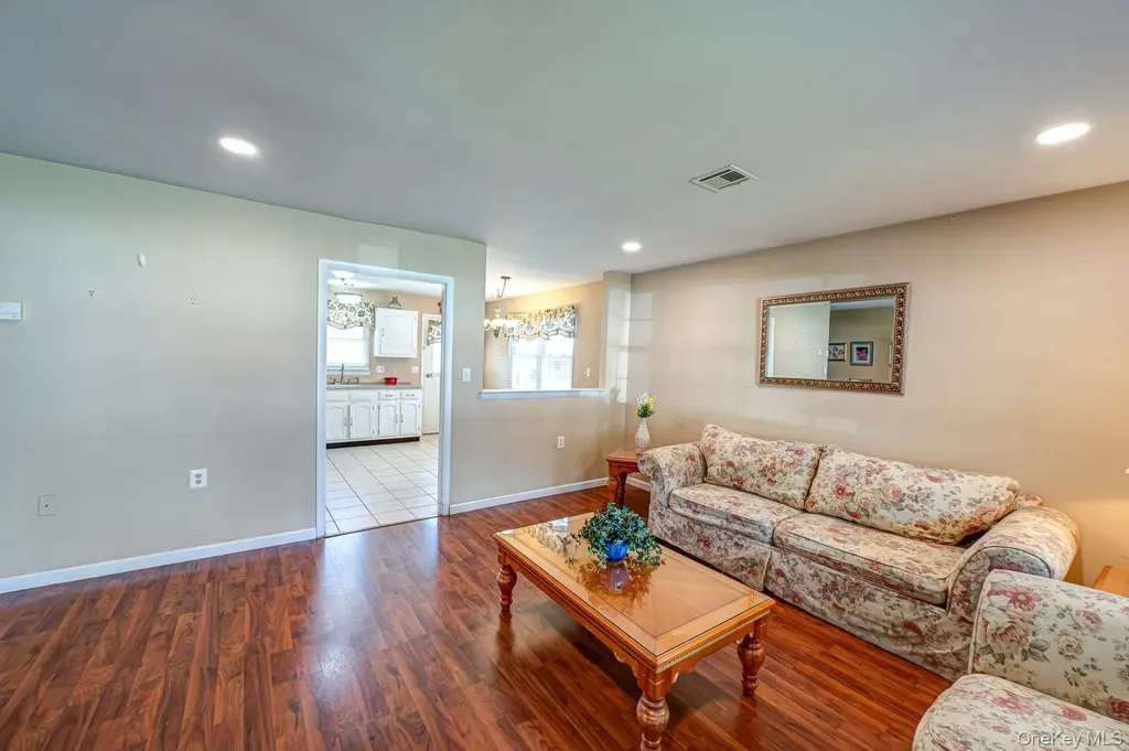324 Brownfield Drive Ridge NY 11961