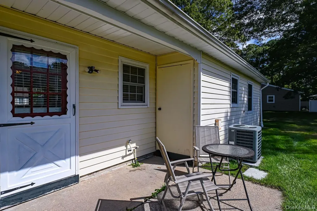 324 Brownfield Drive Ridge NY 11961