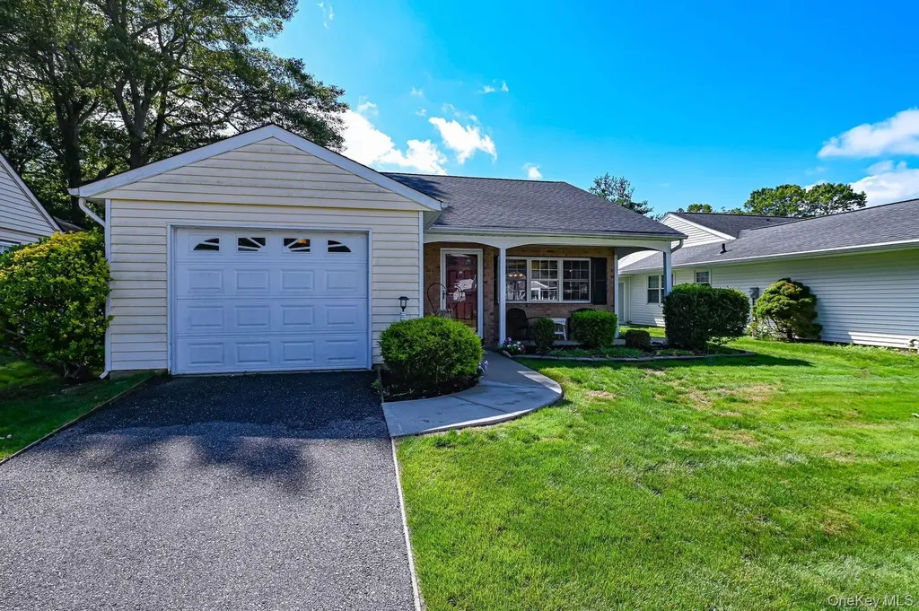 324 Brownfield Drive Ridge NY 11961