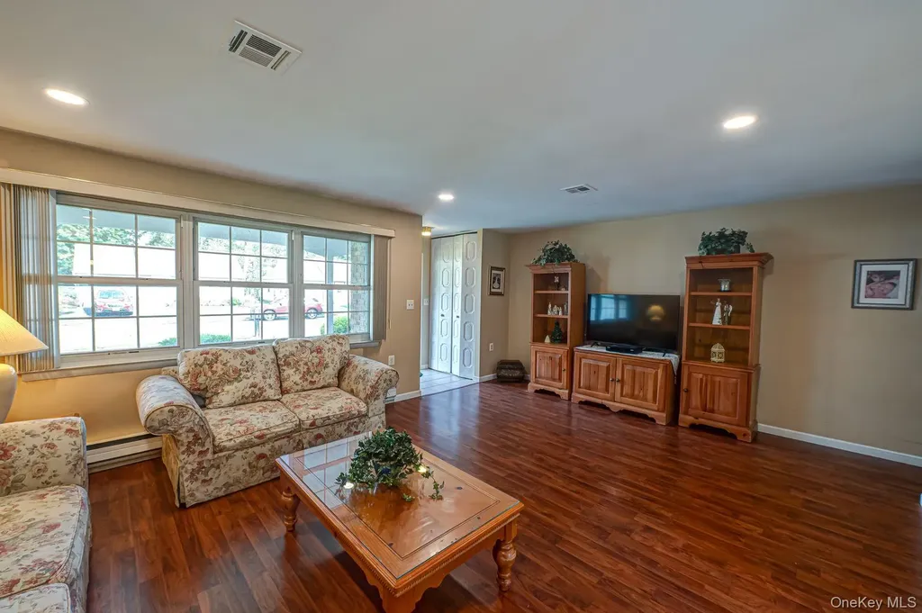 324 Brownfield Drive Ridge NY 11961
