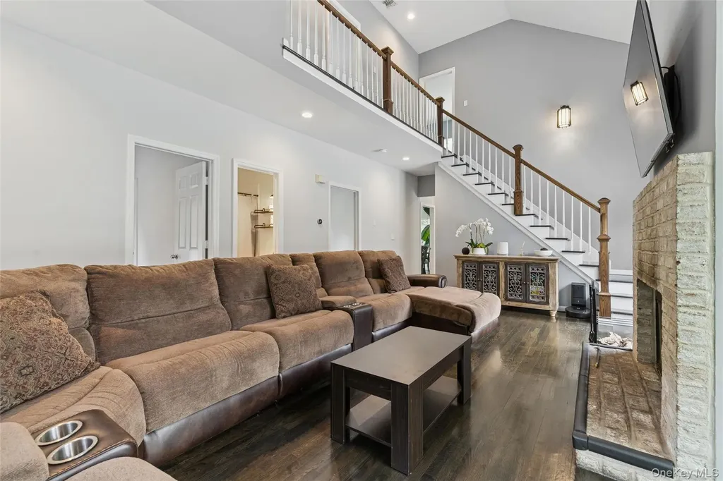 138 North Road Hampton Bays NY 11946