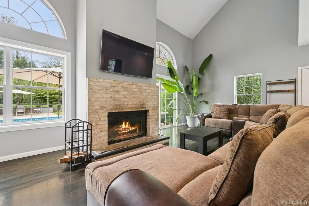 138 North Road Hampton Bays NY 11946