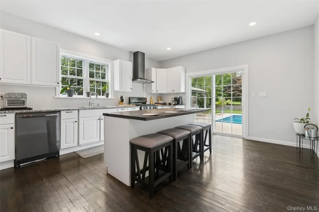 138 North Road Hampton Bays NY 11946