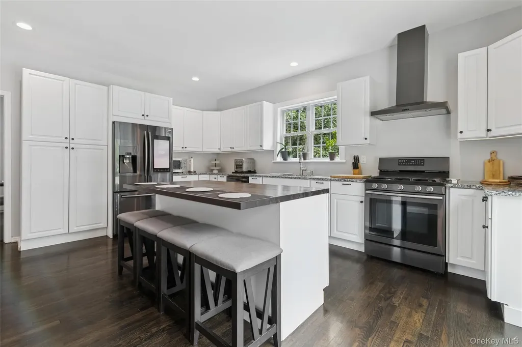 138 North Road Hampton Bays NY 11946