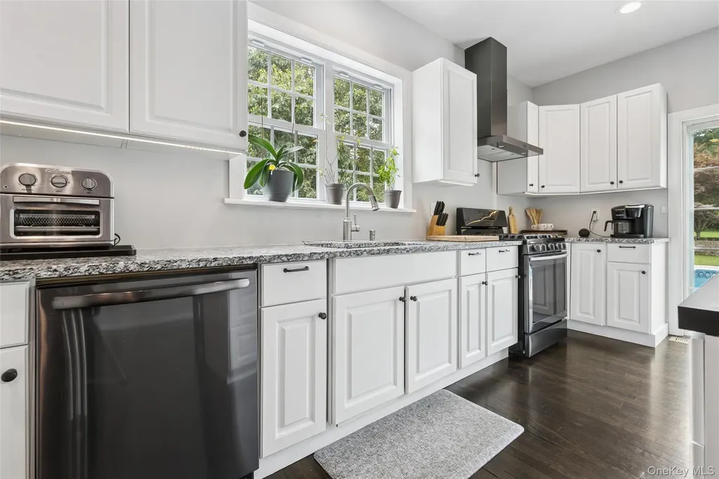 138 North Road Hampton Bays NY 11946