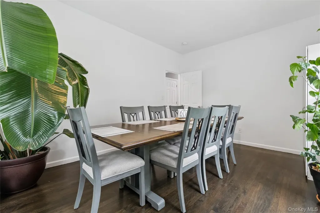 138 North Road Hampton Bays NY 11946