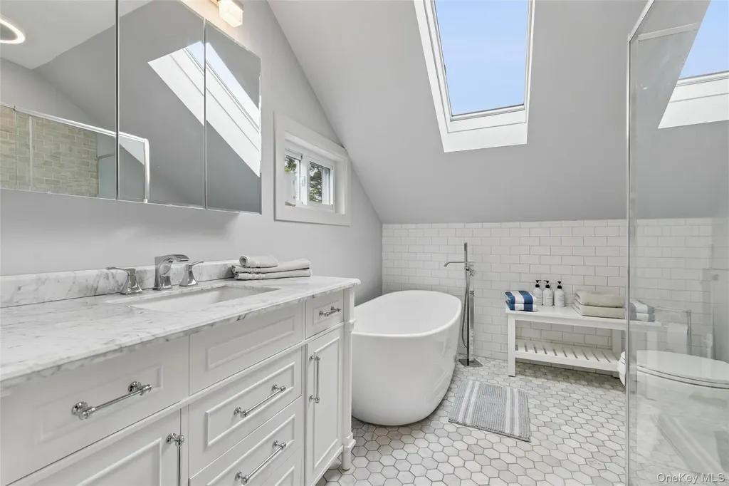 138 North Road Hampton Bays NY 11946