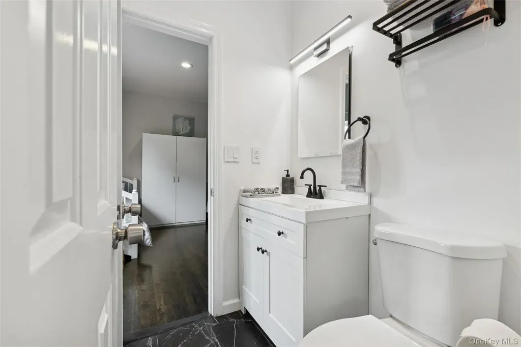 138 North Road Hampton Bays NY 11946