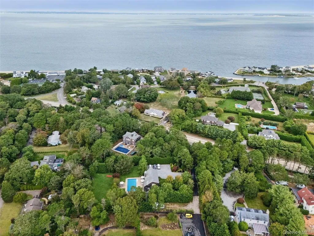 138 North Road Hampton Bays NY 11946