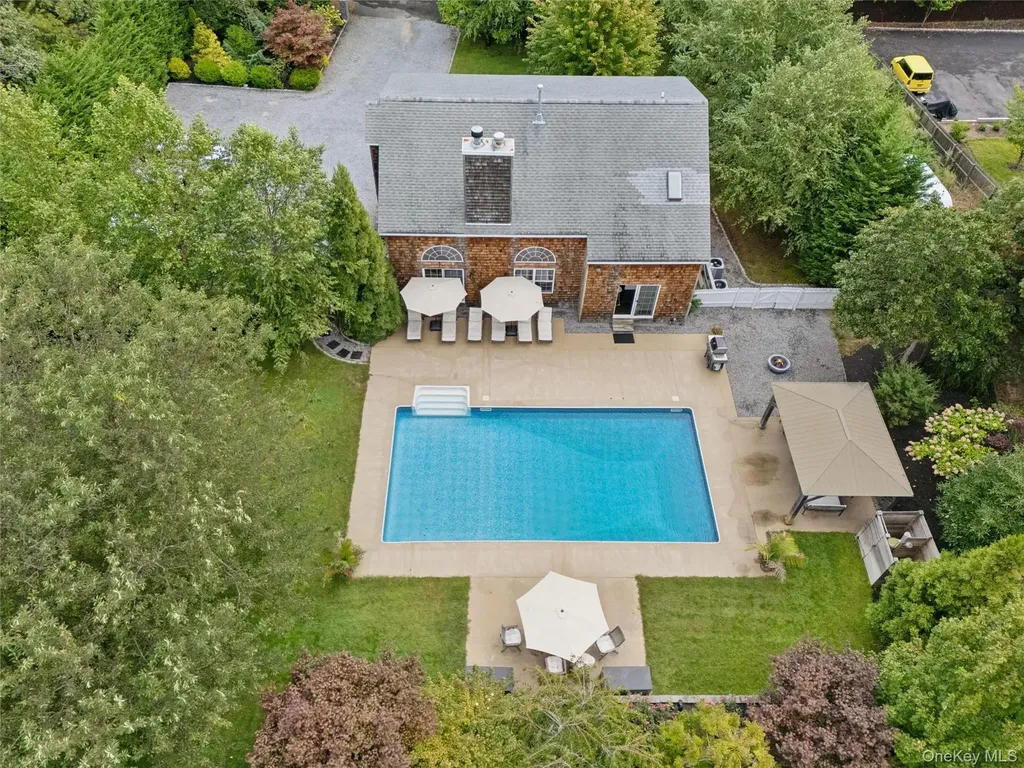 138 North Road Hampton Bays NY 11946