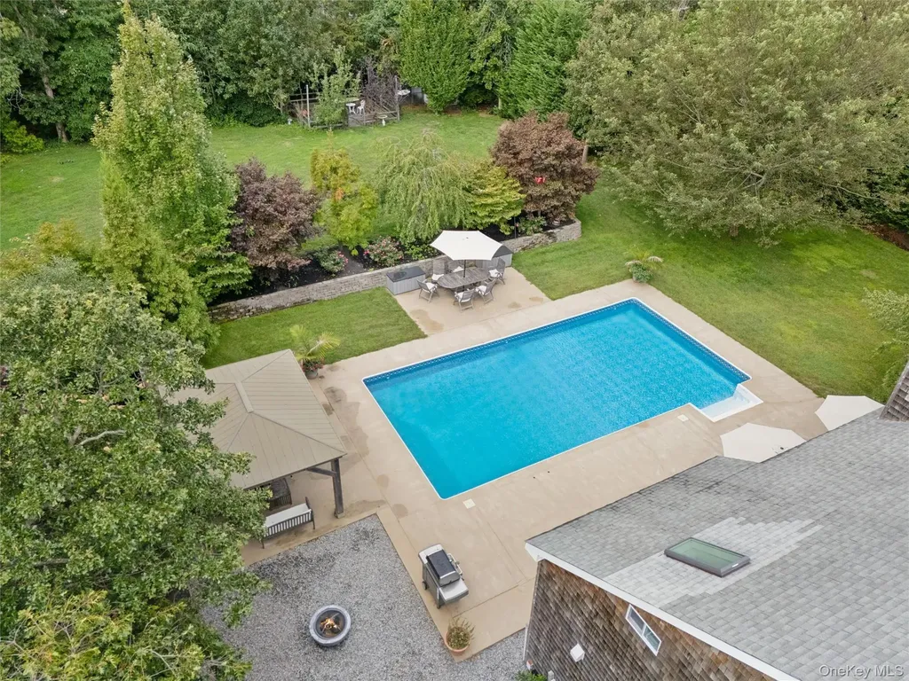 138 North Road Hampton Bays NY 11946