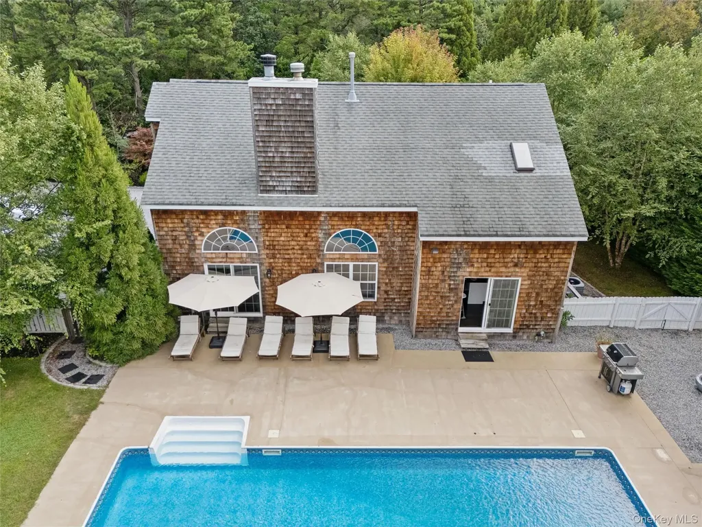 138 North Road Hampton Bays NY 11946