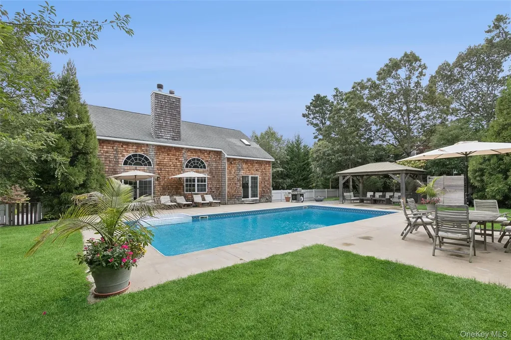 138 North Road Hampton Bays NY 11946