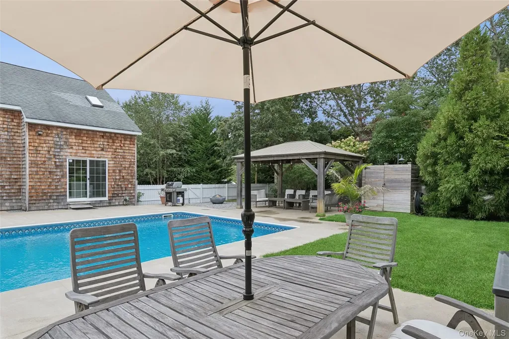 138 North Road Hampton Bays NY 11946