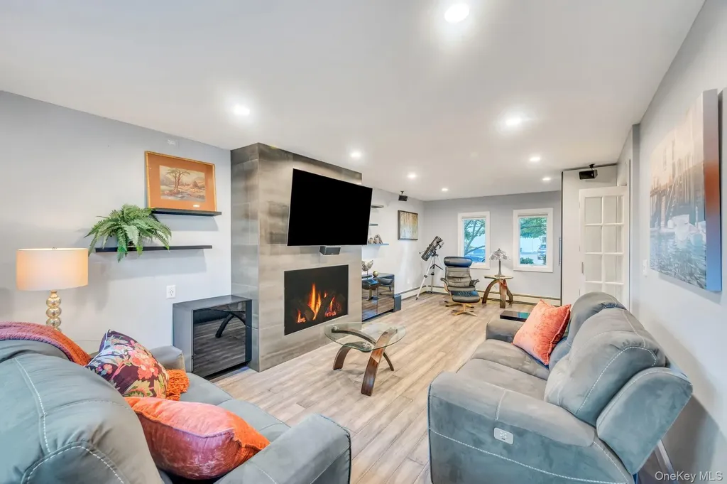 99 Lantern Road Hicksville NY 11801