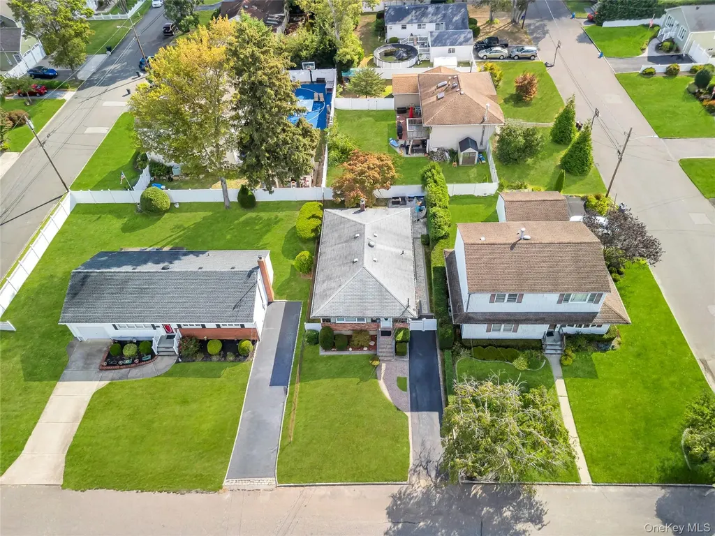 29 Collins Avenue Deer Park NY 11729