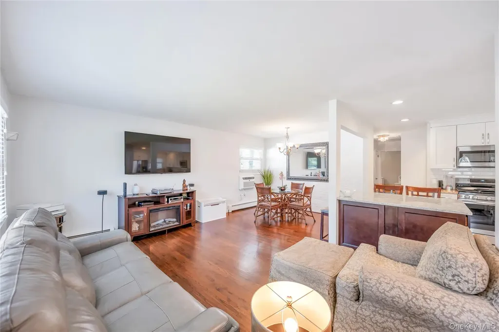 29 Collins Avenue Deer Park NY 11729