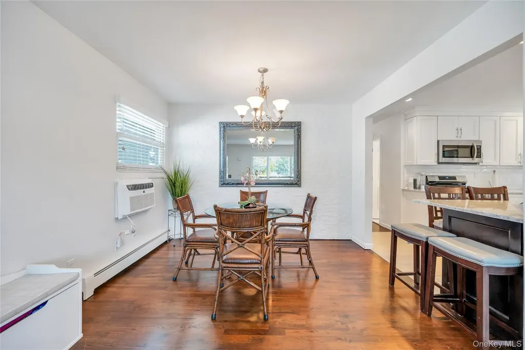 29 Collins Avenue Deer Park NY 11729