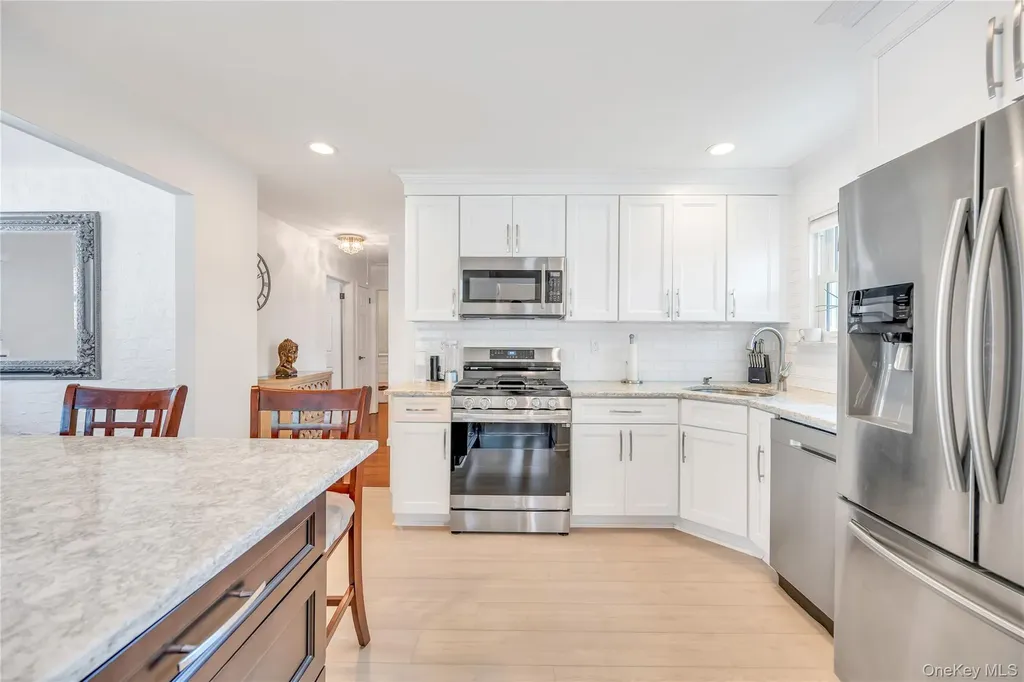 29 Collins Avenue Deer Park NY 11729