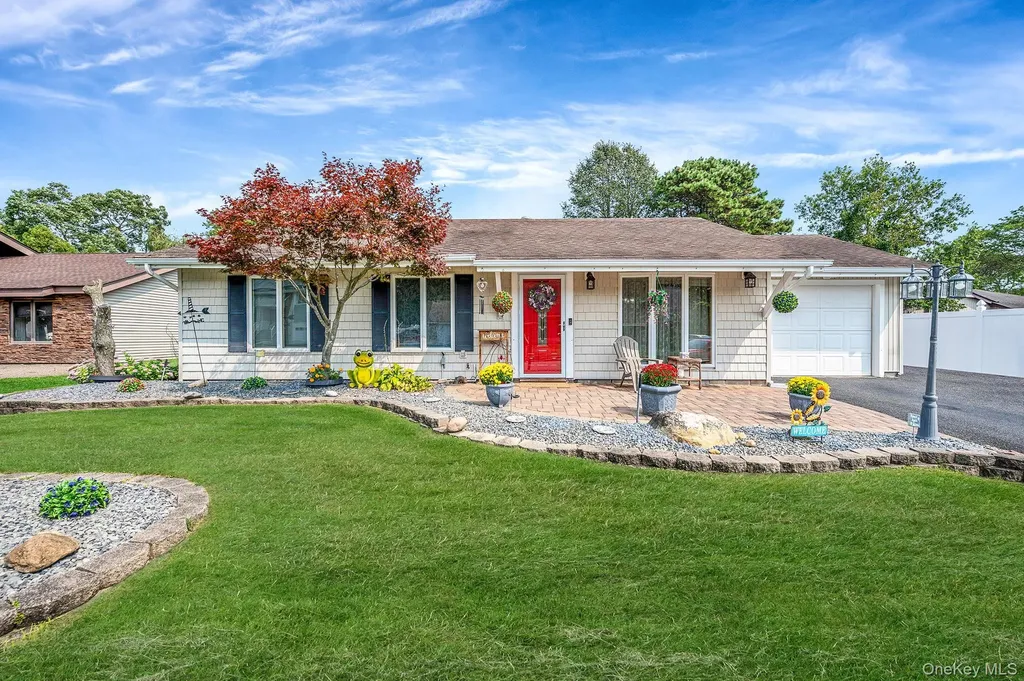 21 Windermere Drive Holbrook NY 11741