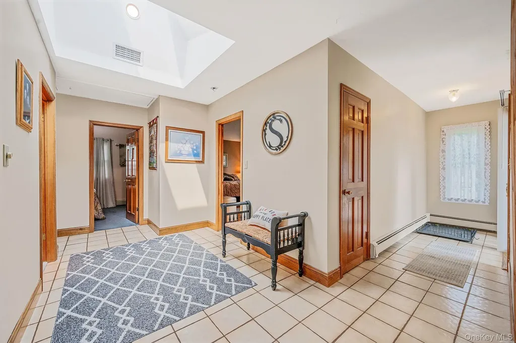 21 Windermere Drive Holbrook NY 11741
