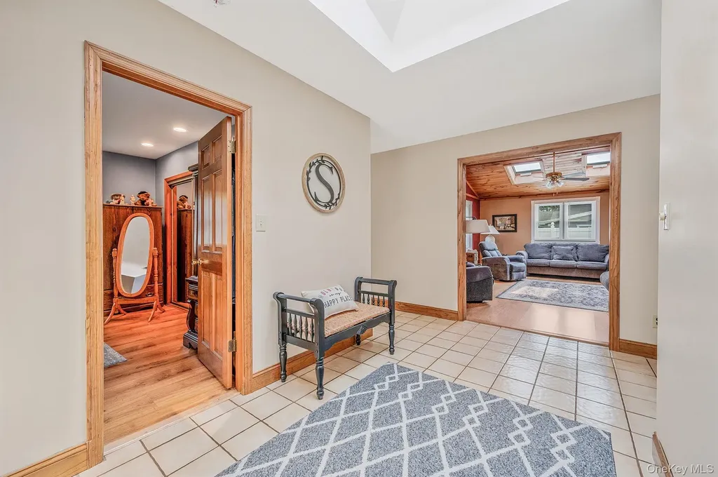 21 Windermere Drive Holbrook NY 11741