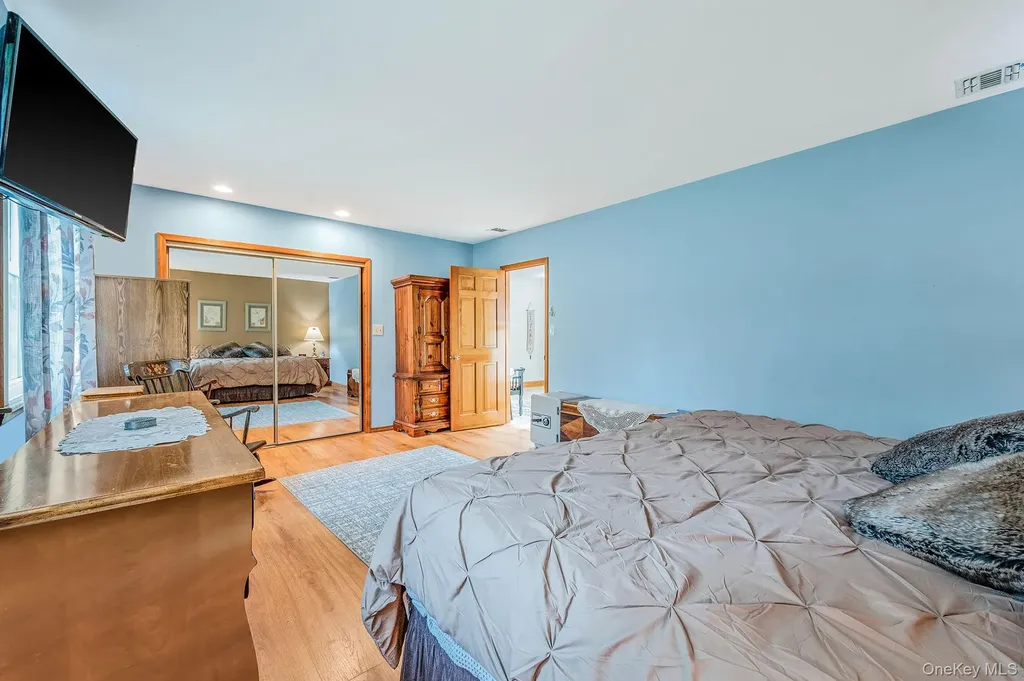 21 Windermere Drive Holbrook NY 11741