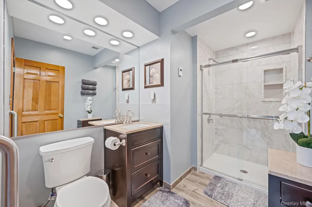 21 Windermere Drive Holbrook NY 11741