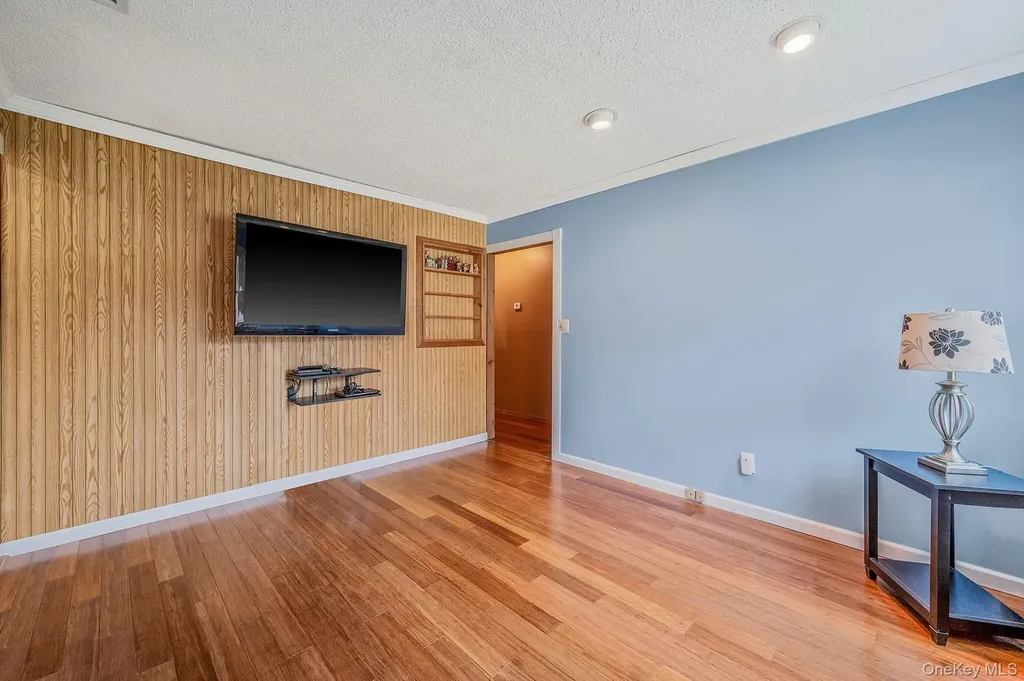 21 Windermere Drive Holbrook NY 11741