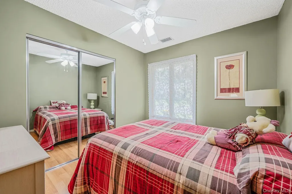21 Windermere Drive Holbrook NY 11741