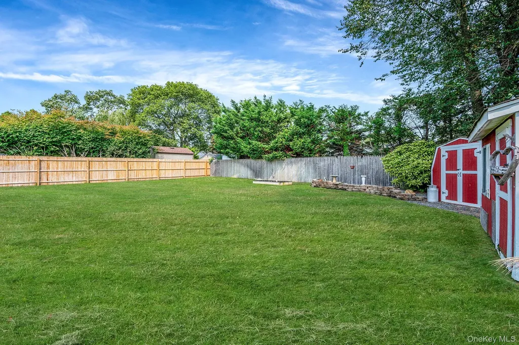 21 Windermere Drive Holbrook NY 11741