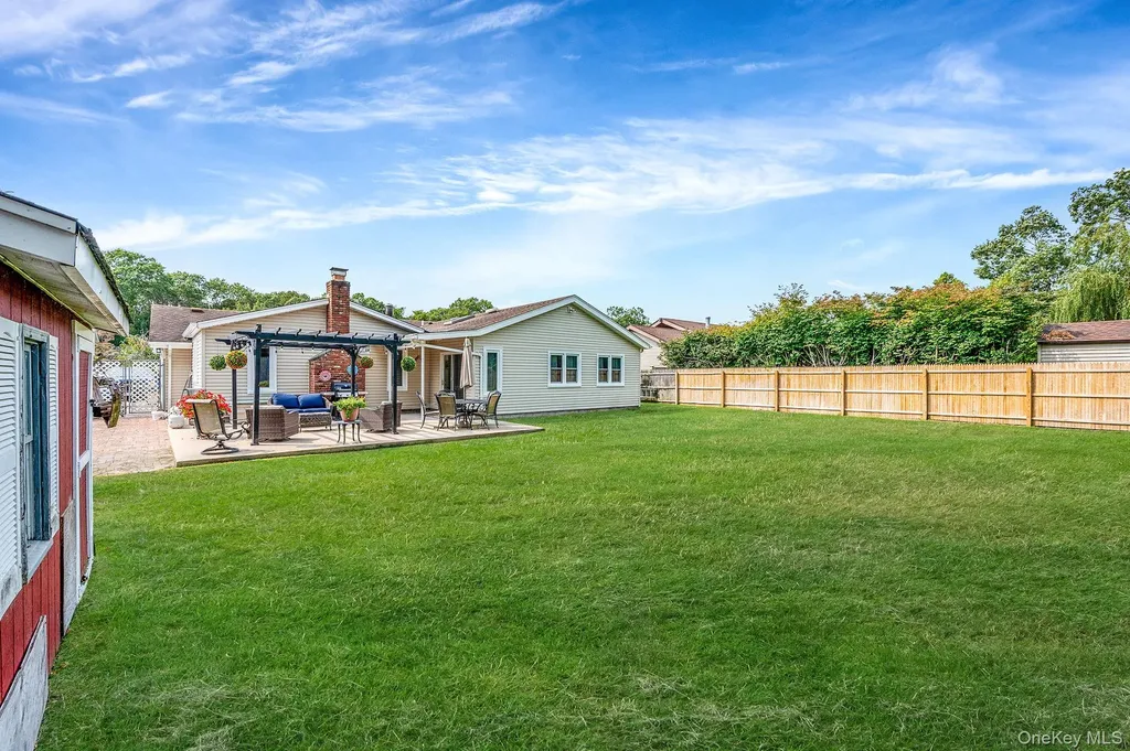 21 Windermere Drive Holbrook NY 11741