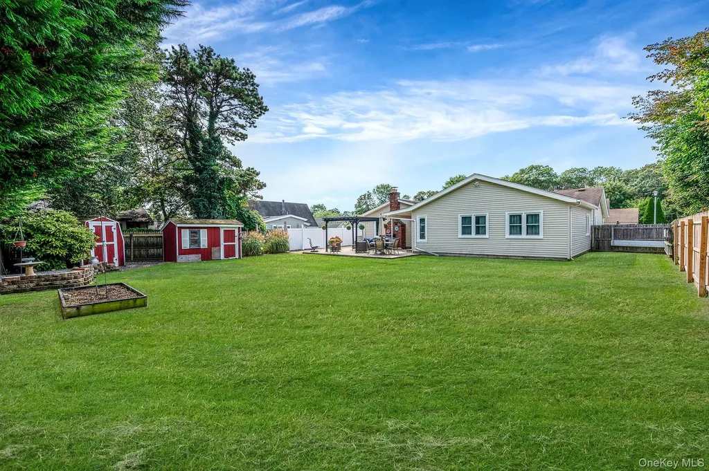 21 Windermere Drive Holbrook NY 11741