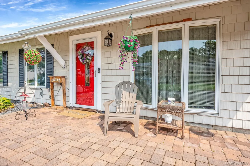 21 Windermere Drive Holbrook NY 11741