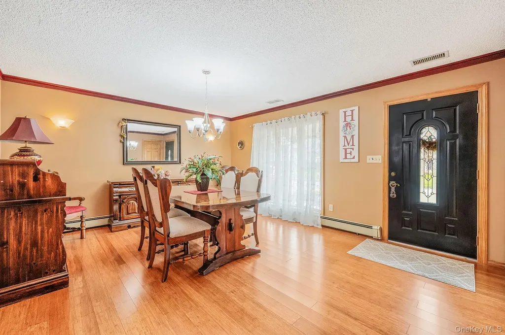 21 Windermere Drive Holbrook NY 11741