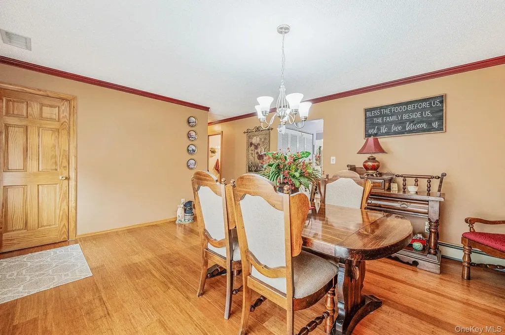 21 Windermere Drive Holbrook NY 11741