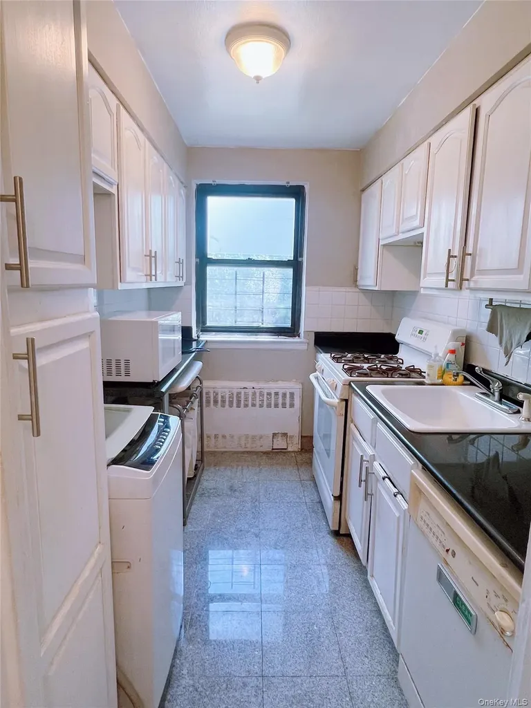 196-11 69th Avenue Fresh Meadows NY 11365