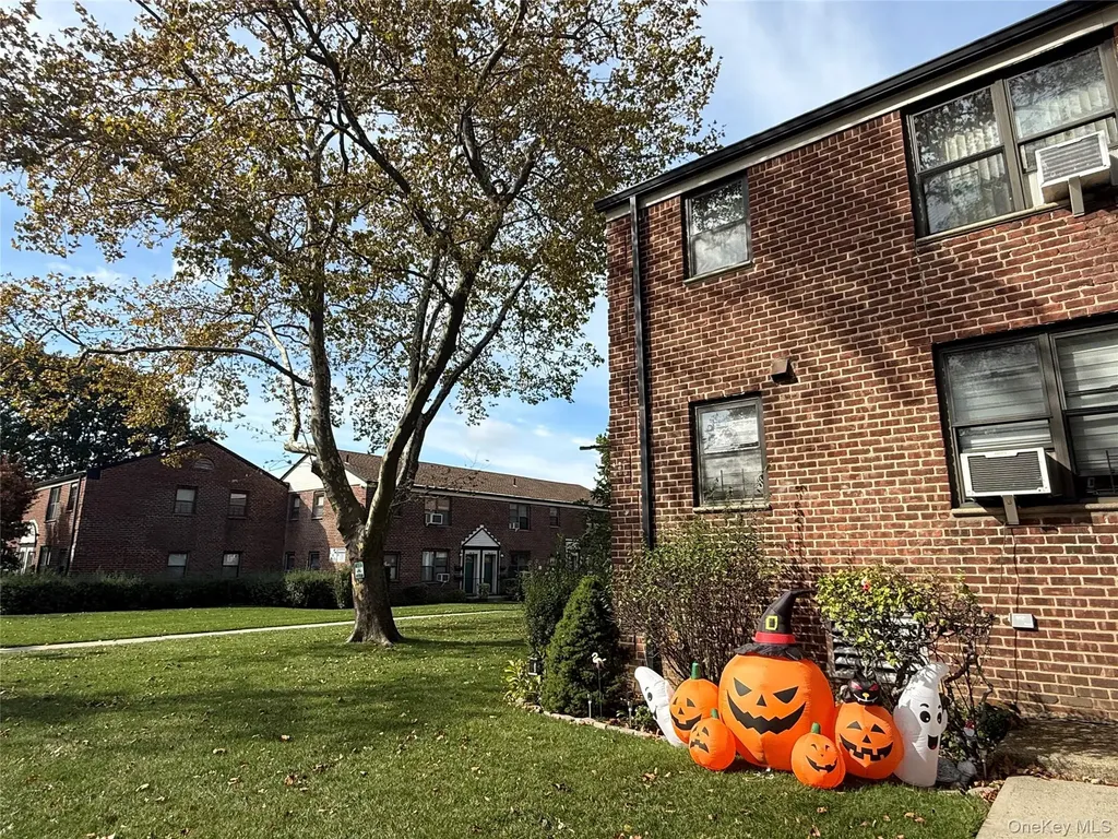 196-11 69th Avenue Fresh Meadows NY 11365